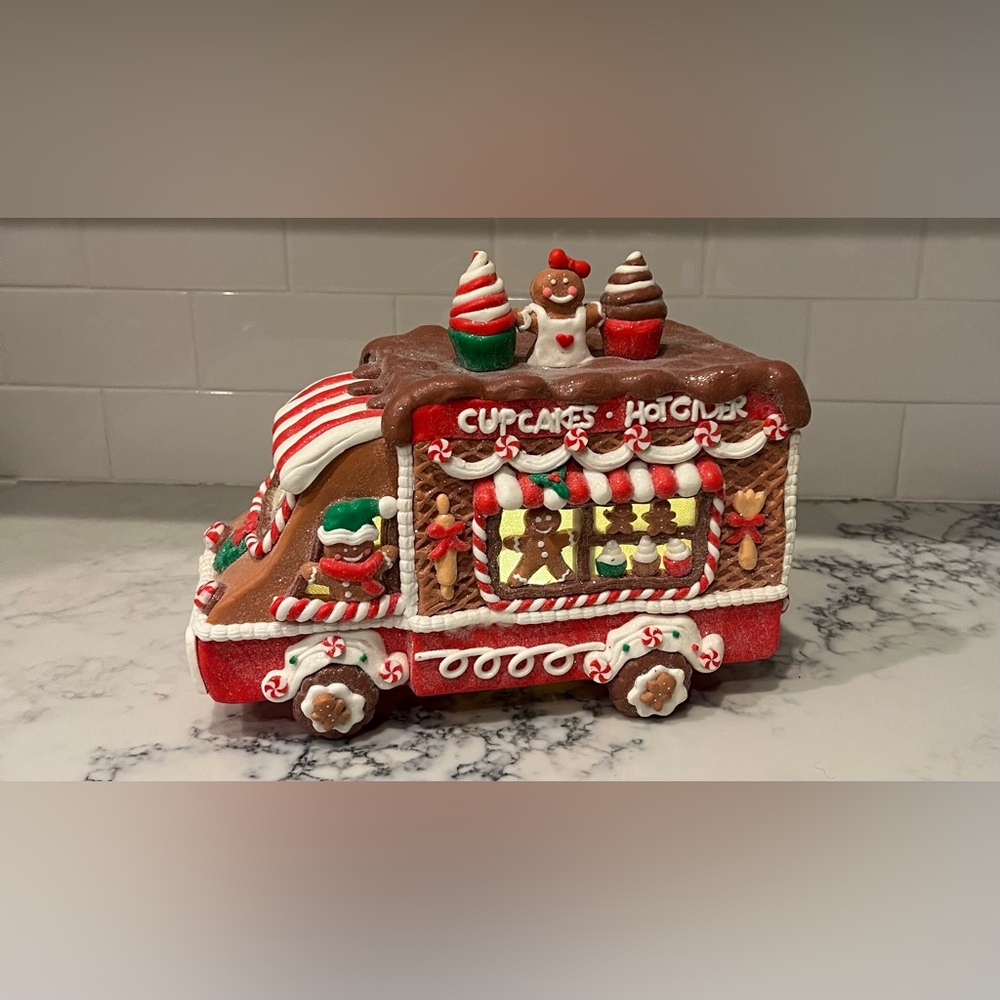 Valerie Parr Hill Christmas Gingerbread Food Truck Illuminated Lighted EUC - Picture 8 of 8